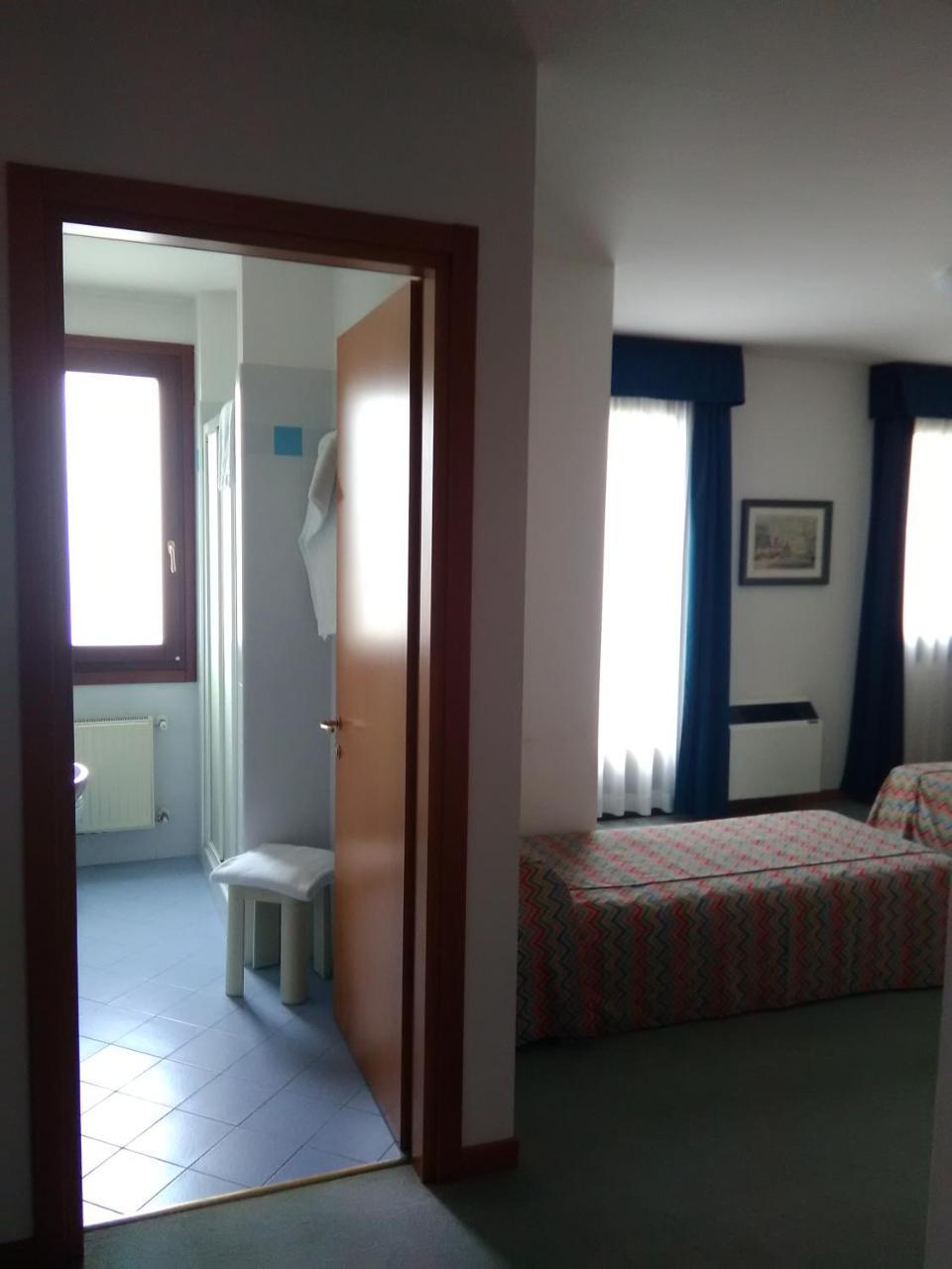 Hotel Naonis Cordenons Exteriör bild