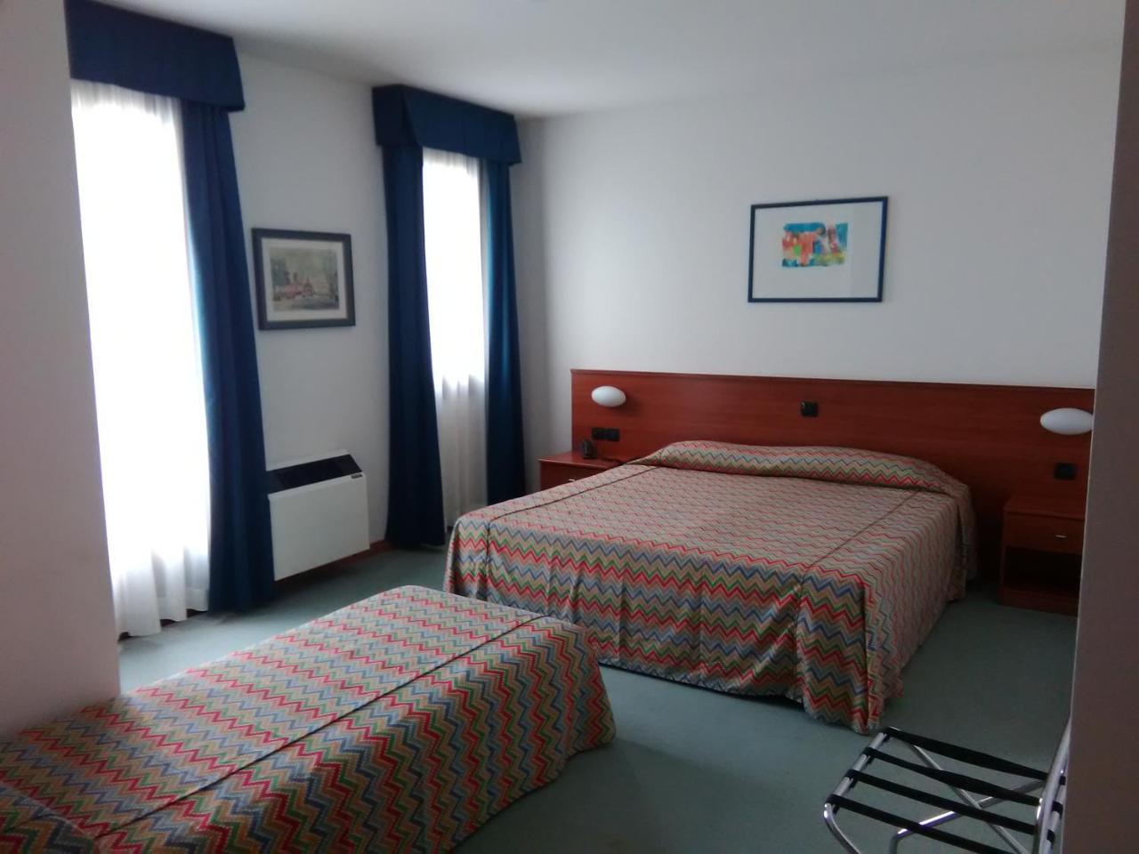 Hotel Naonis Cordenons Exteriör bild